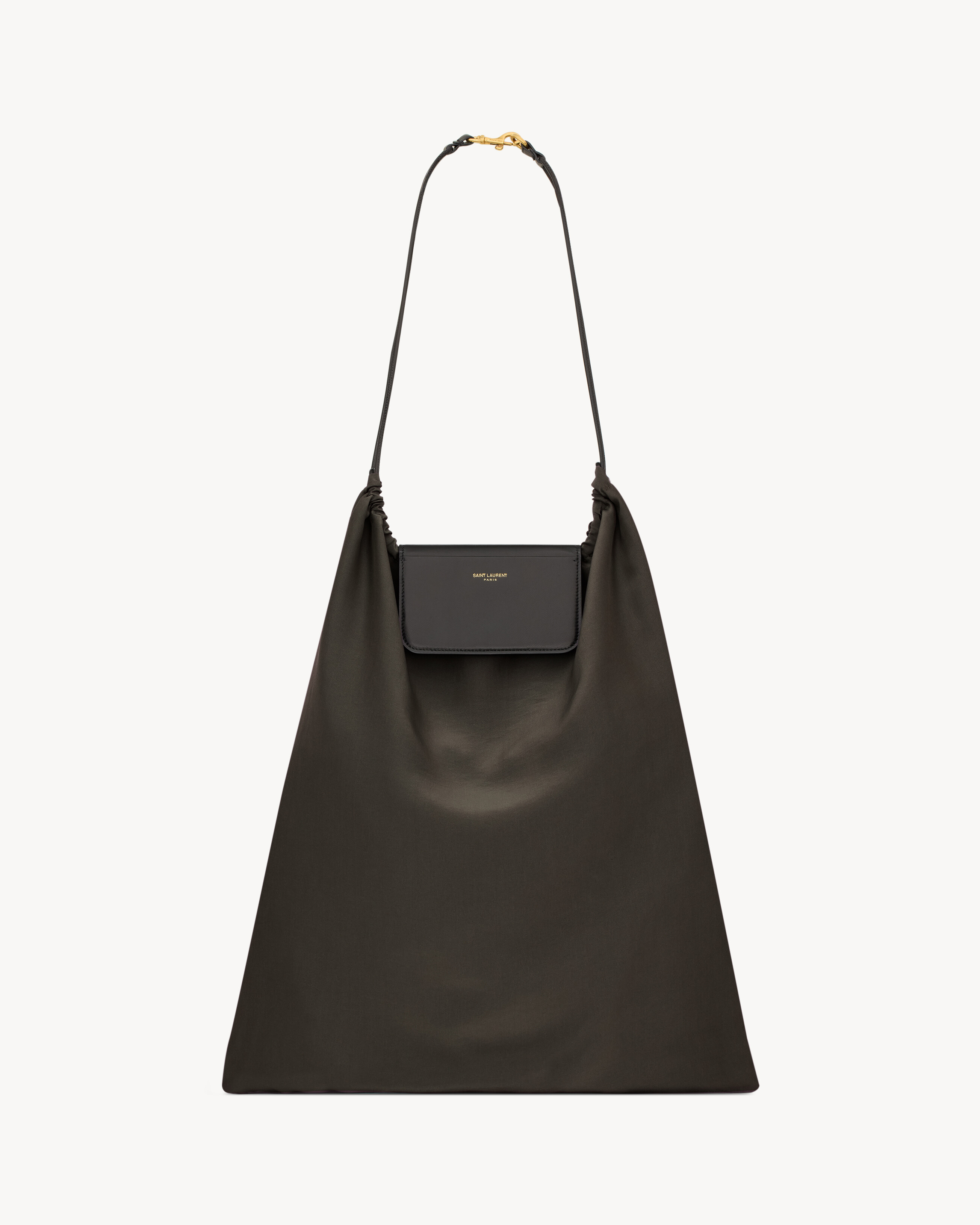 Складывающийся клатч FOULARD из шелкового сатина и кожи SAINT LAURENT, коричневый
Складывающийся клатч FOULARD из шелкового сатина и кожи SAINT LAURENT, коричневый