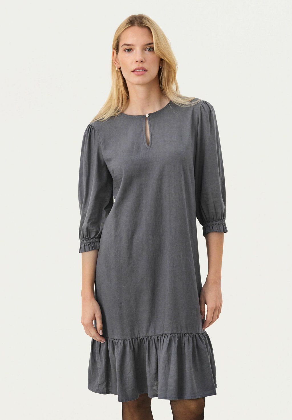 Повседневное платье NIMI Part Two, серый
Повседневное платье NIMI Part Two, серый