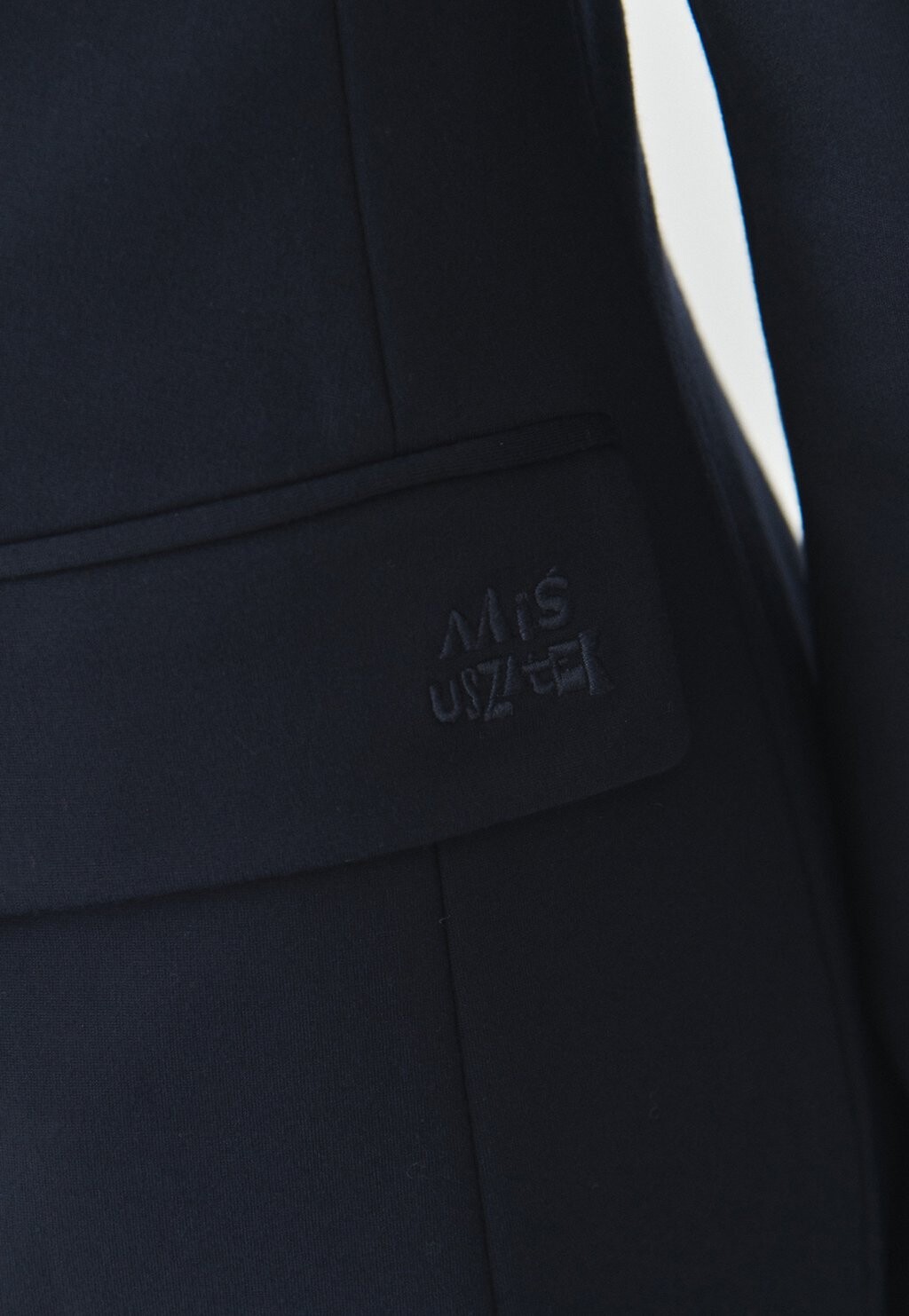 Блейзер ADAMIA TATUUM, темно-синий
Блейзер ADAMIA TATUUM, темно-синий