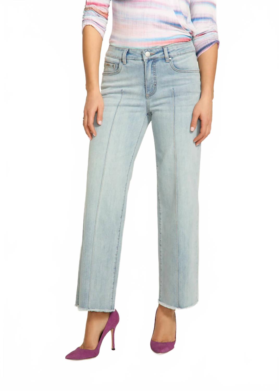 Женские брюки Olivia с защипами в светлой стирке FDJ, Pale Wash
Женские брюки Olivia с защипами в светлой стирке FDJ, Pale Wash