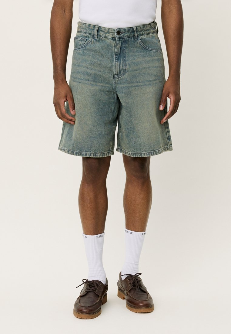 Джинсовые шорты RYDER Les Deux, цвет Green Wash
Джинсовые шорты RYDER Les Deux, цвет Green Wash