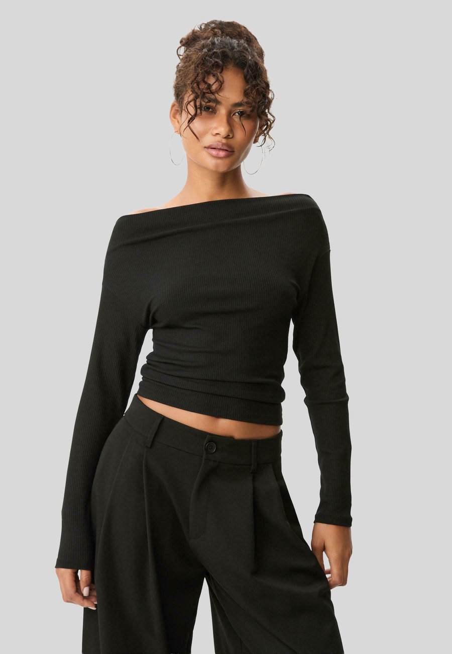 Топ Stradivarius BOATNECK , Black
Топ Stradivarius BOATNECK , Black