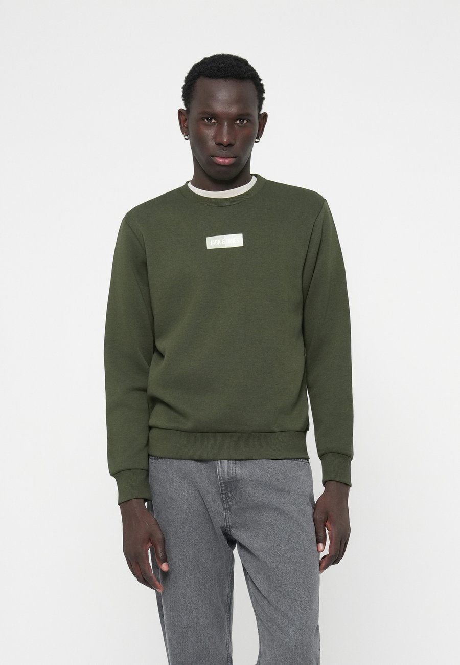 Толстовка Jack & Jones JJPAN CREW NECK, Duffel Bag/Dark Green
Толстовка Jack & Jones JJPAN CREW NECK, Duffel Bag/Dark Green