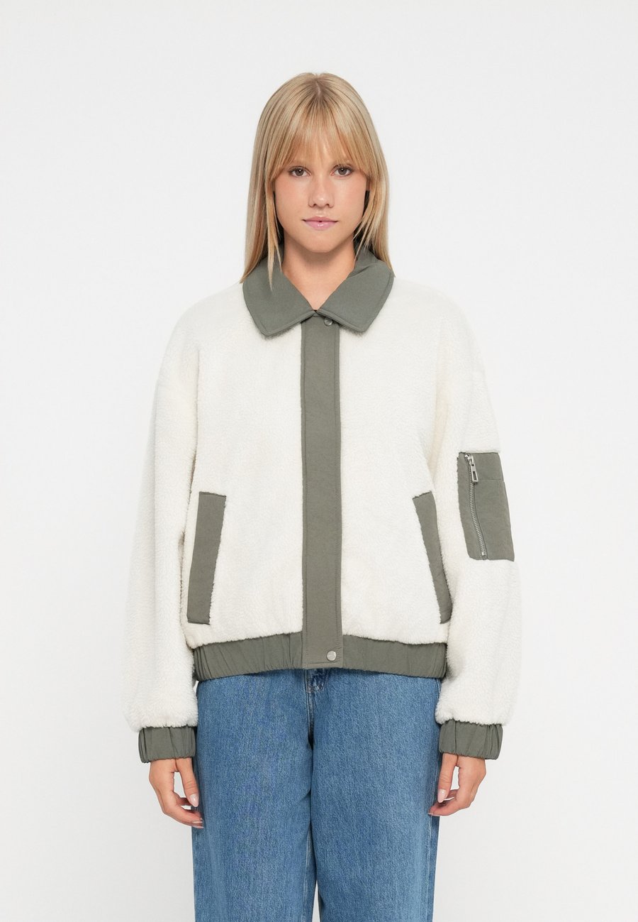 Флисовая куртка ONLY ONLSIENA JACKET LIFE, Off-White
Флисовая куртка ONLY ONLSIENA JACKET LIFE, Off-White