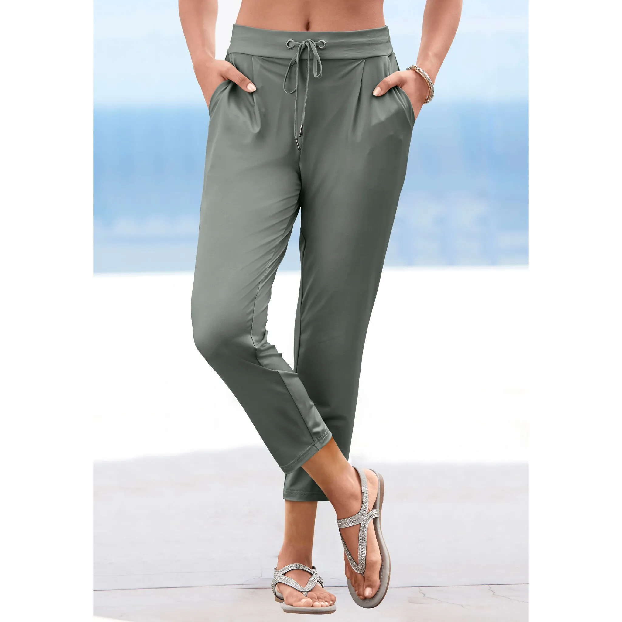 Брюки-слипоны LASCANA, изготовлены из качественного гладкого трикотажа, эластичные летние брюки с карманами, цвет Jade
Брюки-слипоны LASCANA, изготовлены из качественного гладкого трикотажа, эластичные летние брюки с карманами, цвет Jade