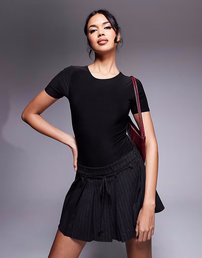 Эксклюзивная фигурная двухслойная облегающая футболка черного цвета Fashionkilla
Эксклюзивная фигурная двухслойная облегающая футболка черного цвета Fashionkilla