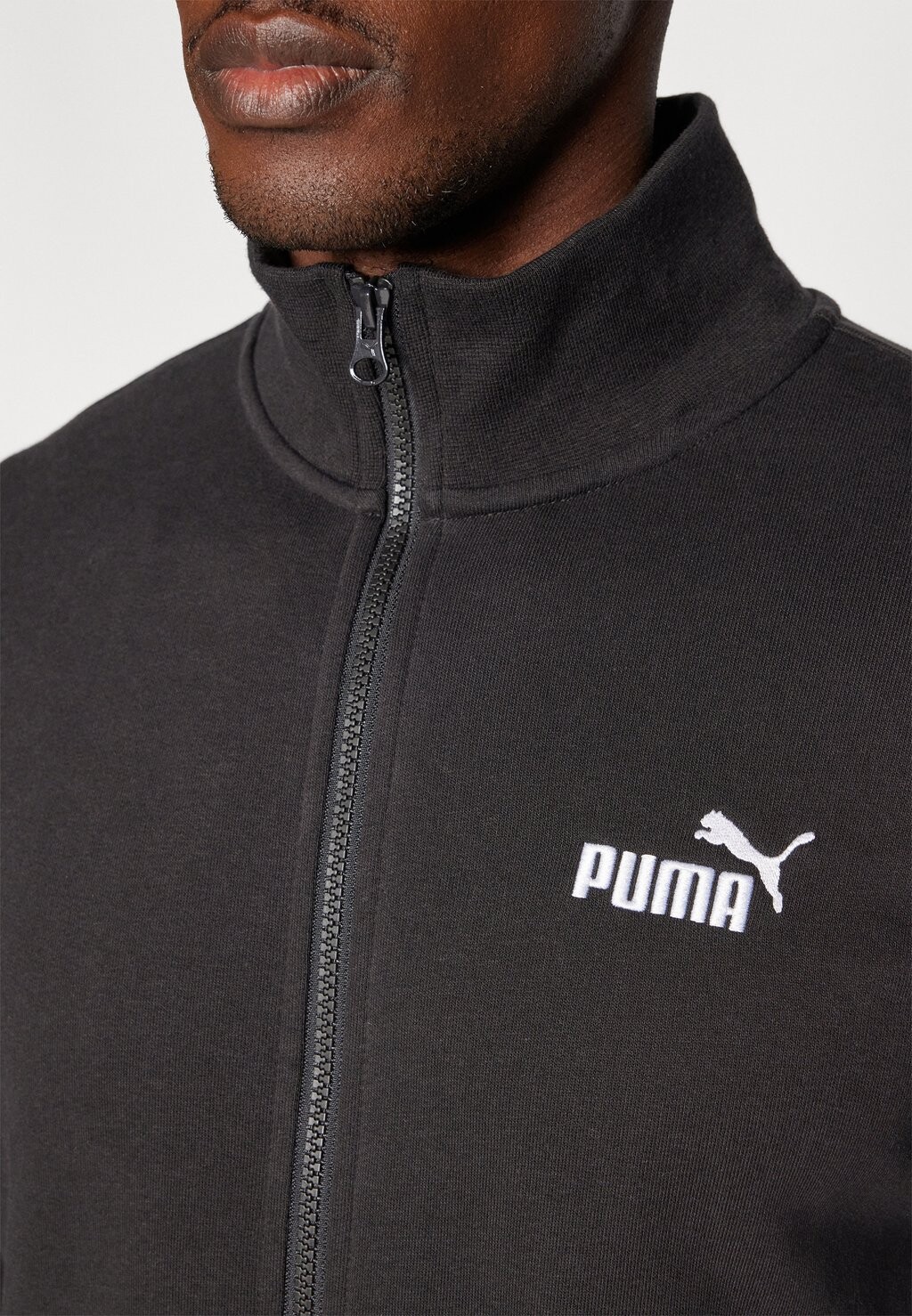 Толстовка на молнии LOGO TRACK JACKET Puma, черный
Толстовка на молнии LOGO TRACK JACKET Puma, черный
