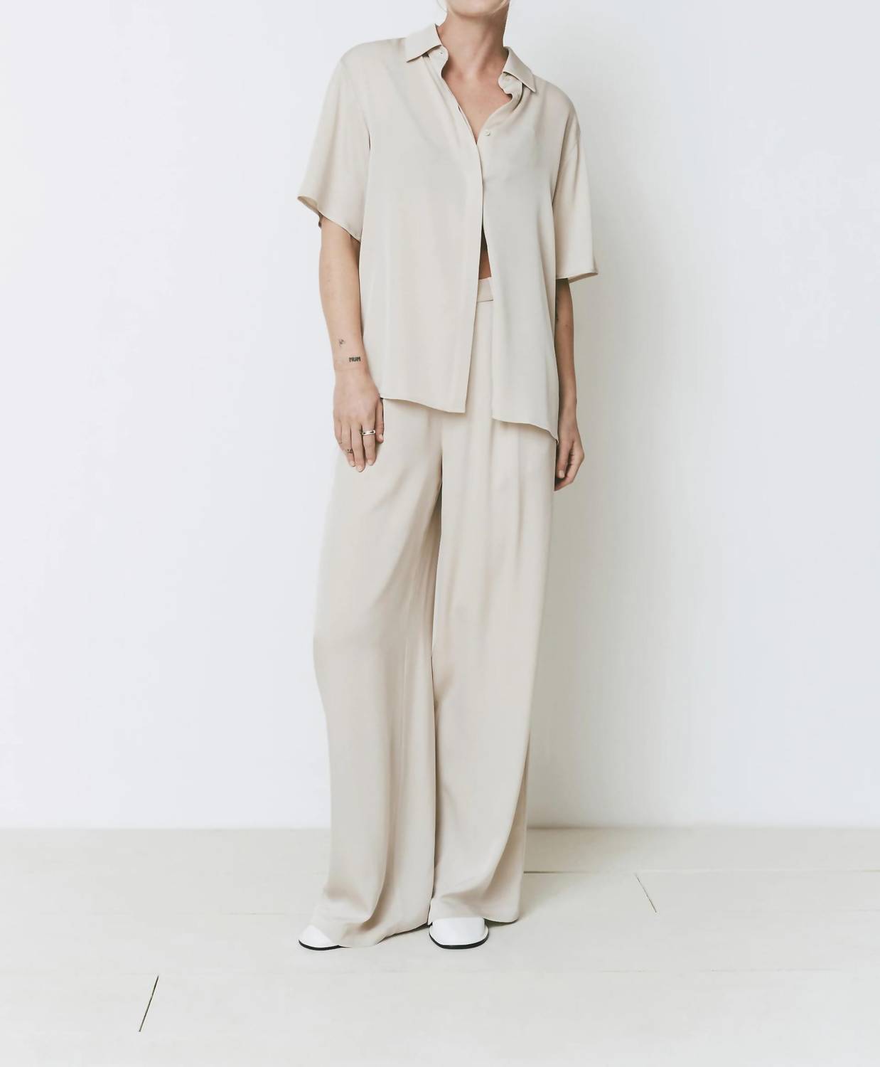 Атласная рубашка Atelier светло-серого цвета Sophie Rue
Атласная рубашка Atelier светло-серого цвета Sophie Rue