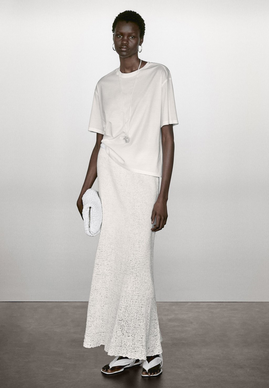 Базовая футболка ROUND NECK SLEEVE STITCHING DETAIL Massimo Dutti, белый
Базовая футболка ROUND NECK SLEEVE STITCHING DETAIL Massimo Dutti, белый