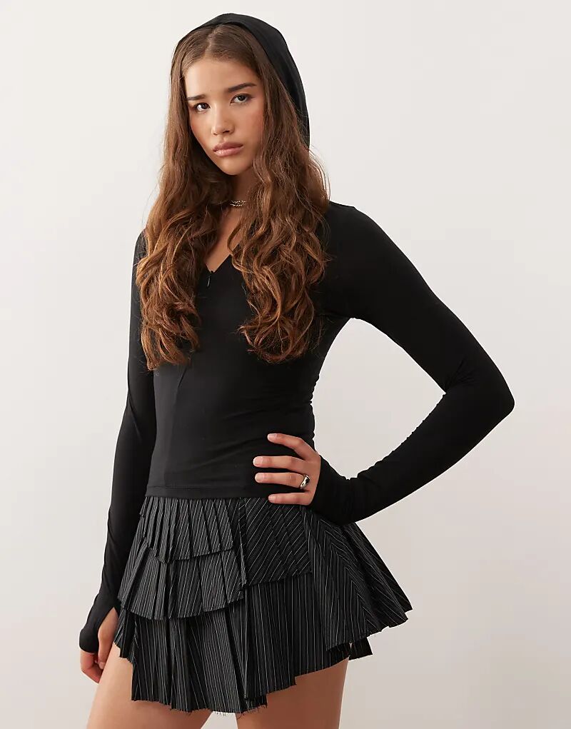 Облегающий топ Weekday с длинными рукавами, застежкой-молнией и капюшоном, черного цвета
Облегающий топ Weekday с длинными рукавами, застежкой-молнией и капюшоном, черного цвета