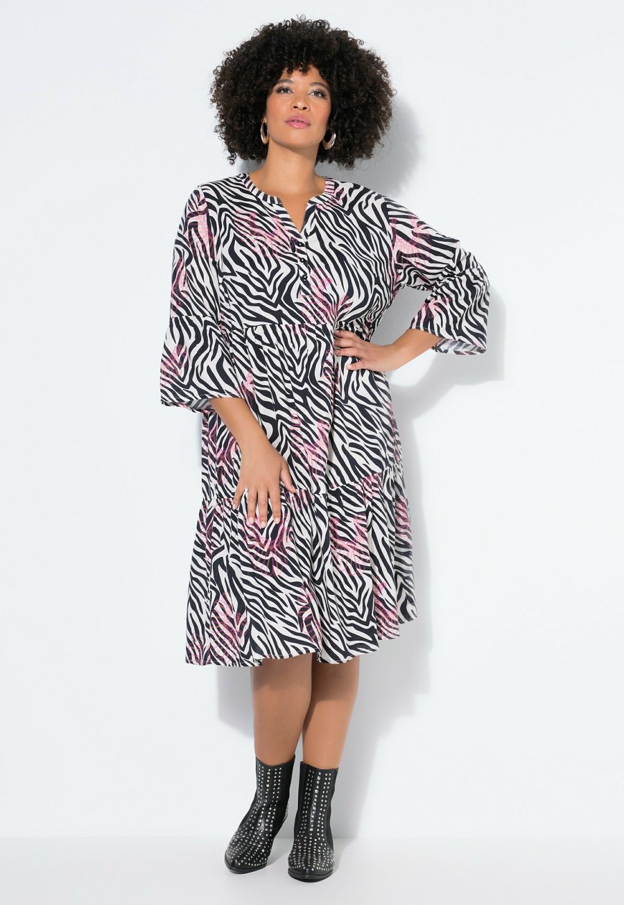 Платье Angel of Style ZEBRAMUSTER MIT NEONDRUCK, 3/4-ÄRMEL, VOLANTS, Snow White/White
Платье Angel of Style ZEBRAMUSTER MIT NEONDRUCK, 3/4-ÄRMEL, VOLANTS, Snow White/White