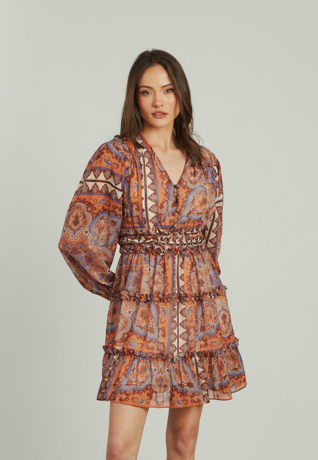 Повседневное платье CORTO ESTAMPADO FRUNCIDO Alma en Pena, коричневый
Повседневное платье CORTO ESTAMPADO FRUNCIDO Alma en Pena, коричневый