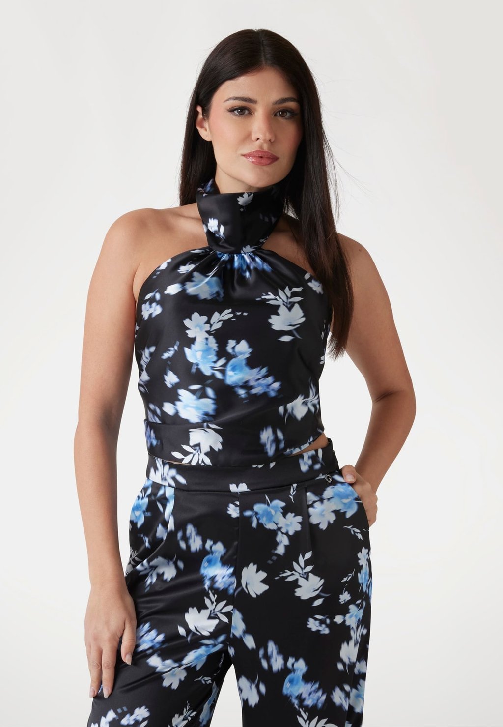 Топ MIT BLUMENDRUCK Guess, черный
Топ MIT BLUMENDRUCK Guess, черный