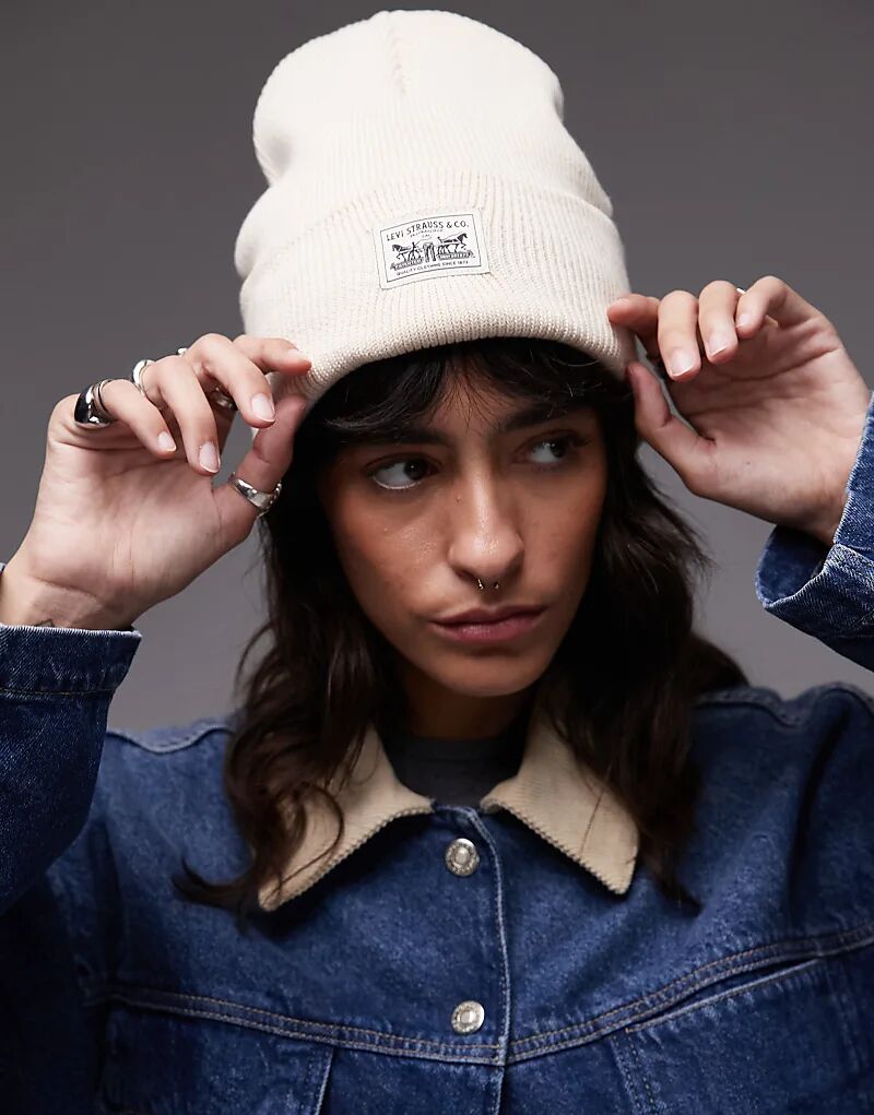 Вязаная шапка-бини с логотипом Levi's в кремовом цвете
Вязаная шапка-бини с логотипом Levi's в кремовом цвете