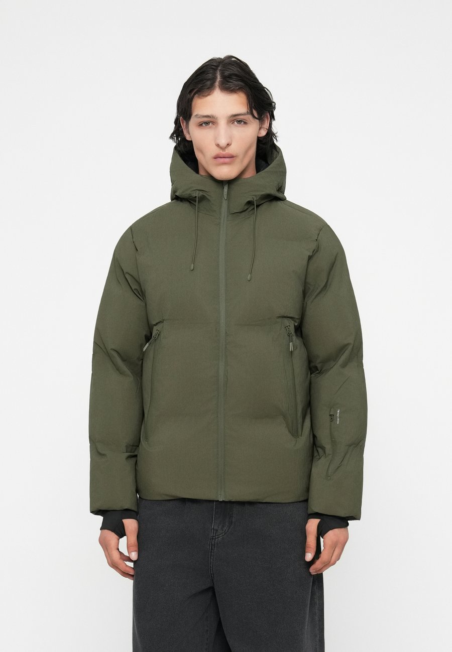 Куртка Jack & Jones JCOFUSION PUFFER JACKET, Grape Leaf/Dark Green
Куртка Jack & Jones JCOFUSION PUFFER JACKET, Grape Leaf/Dark Green