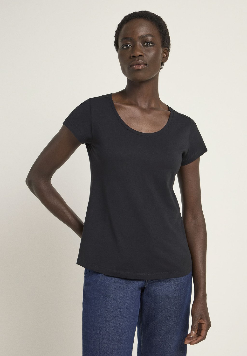 Базовая футболка LANIUS, черный
Базовая футболка LANIUS, черный