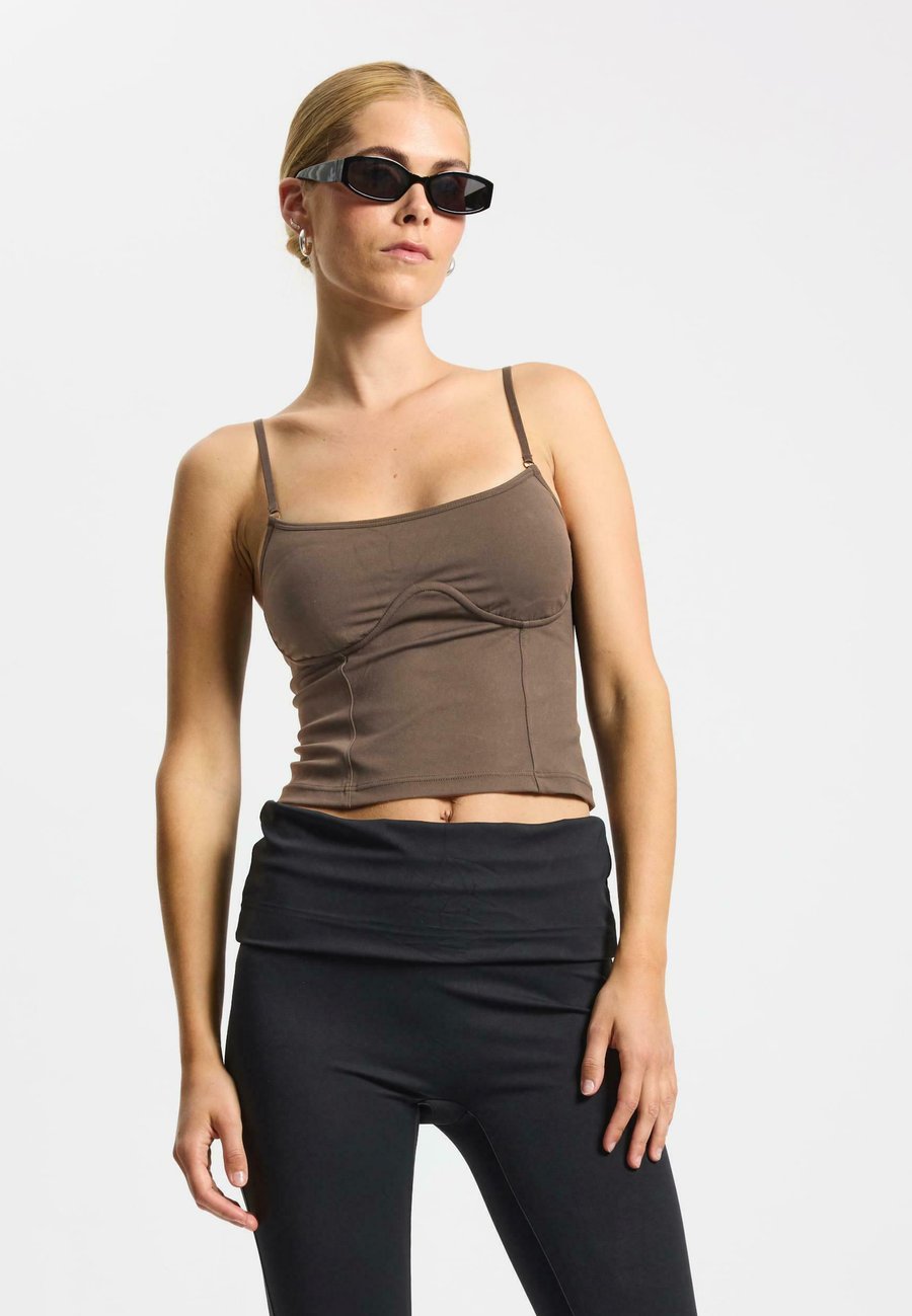 Топ rethinkit studios BUTTER SOFT TRUE TO BODY, Dark Brown
Топ rethinkit studios BUTTER SOFT TRUE TO BODY, Dark Brown