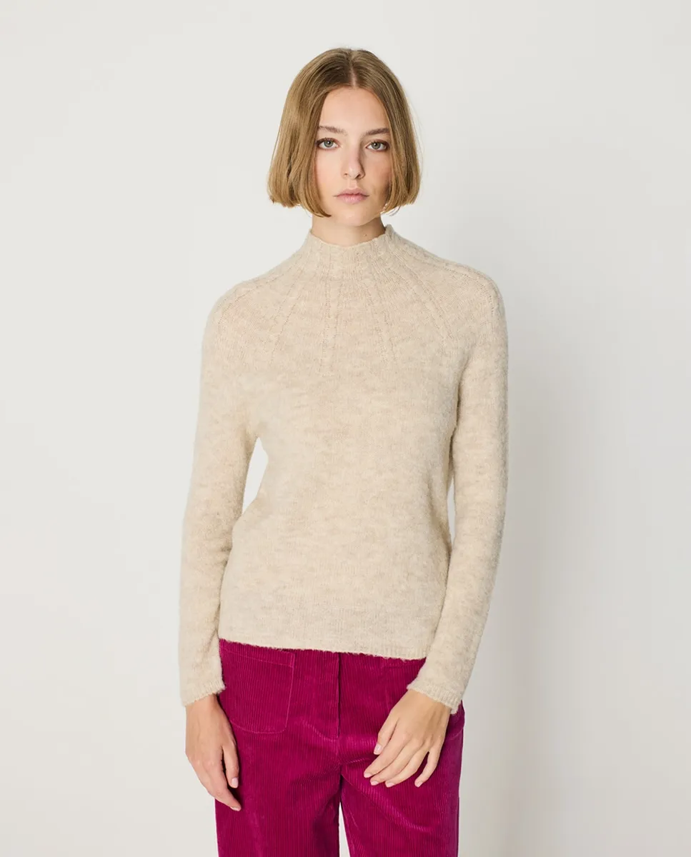 Женский свитер с высоким воротником и косами Escorpion, бежевый
Женский свитер с высоким воротником и косами Escorpion, бежевый