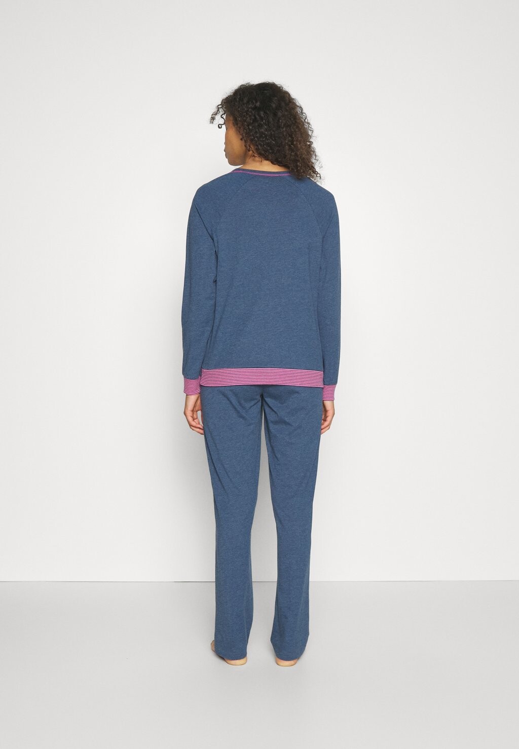 Пижамный комплект LASCANA, синий 
Пижамный комплект LASCANA, синий