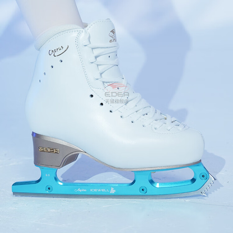 EDEA Фигурные коньки Official Flag Store Four-Star, белые с синими алюминиевыми лезвиями, размер 31
EDEA Фигурные коньки Official Flag Store Four-Star, белые с синими алюминиевыми лезвиями, размер 31