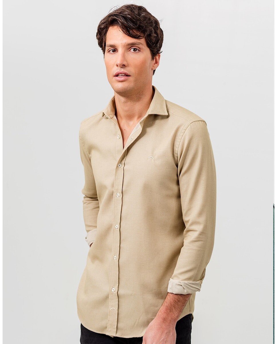 Однотонная мужская рубашка узкого кроя цвета экрю Skydiver
Однотонная мужская рубашка узкого кроя цвета экрю Skydiver