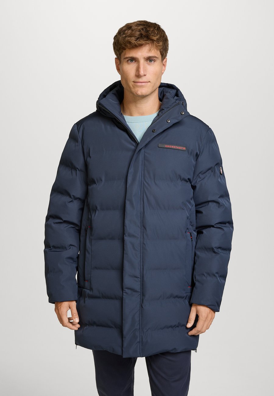 Пальто Kronstadt Winter coat, Sky Captain/Dark Blue
Пальто Kronstadt Winter coat, Sky Captain/Dark Blue