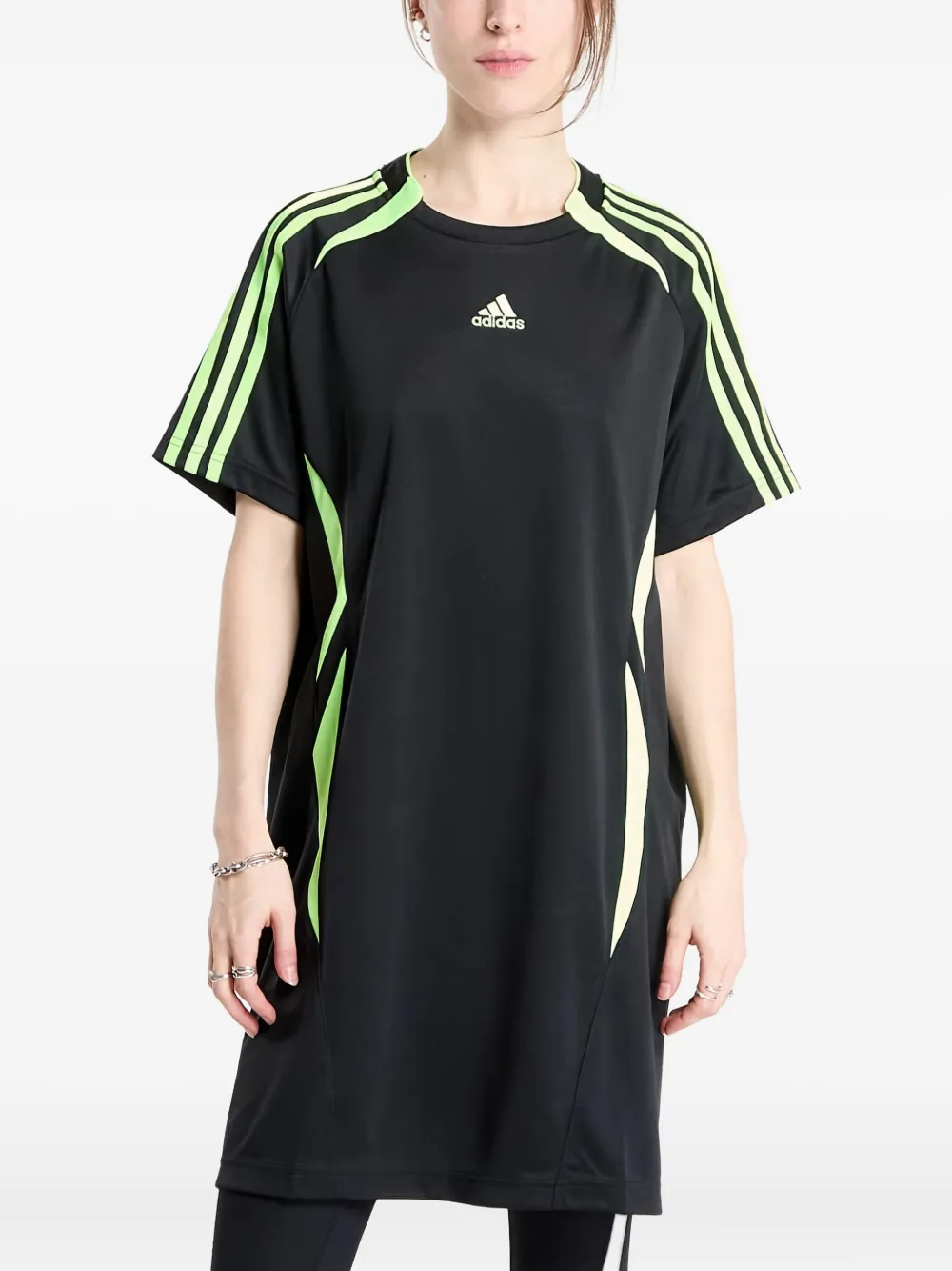 Платье-футболка Teamgeist Adicolor длины мини Adidas, черный
Платье-футболка Teamgeist Adicolor длины мини Adidas, черный