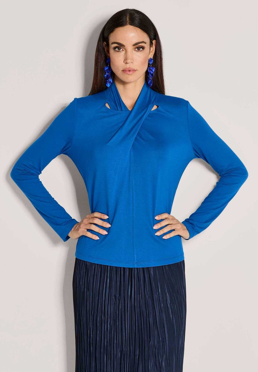 Блуза MADELEINE Blouse, Royal Blue
Блуза MADELEINE Blouse, Royal Blue