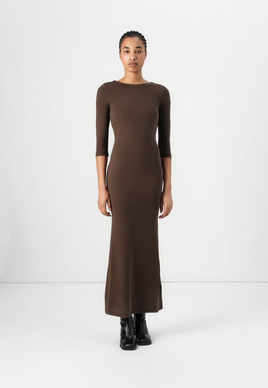 Платье Guess LENA LONG DRESS, Espresso Brown/Light Brown
Платье Guess LENA LONG DRESS, Espresso Brown/Light Brown
