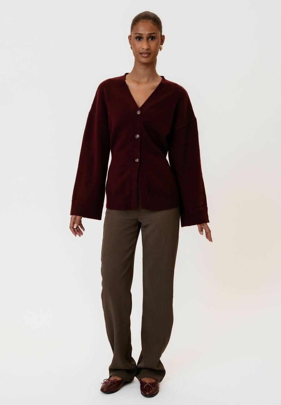 Кардиган BY IC KARMA, Red/Bordeaux
Кардиган BY IC KARMA, Red/Bordeaux