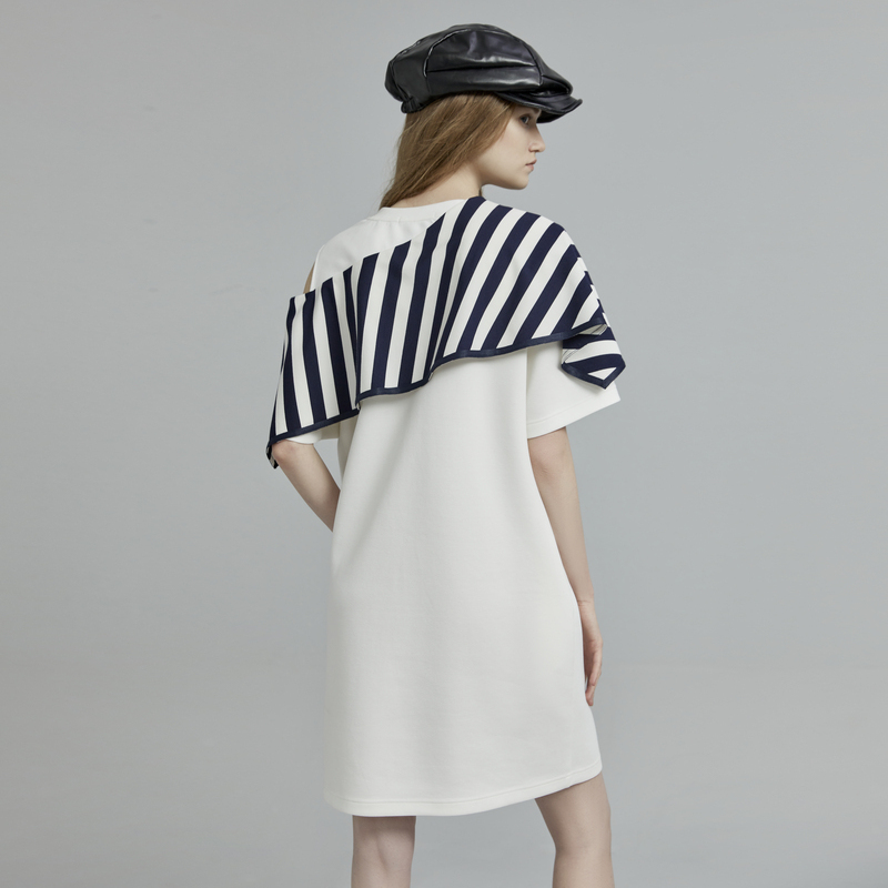 ELLE Женское платье с коротким рукавом белое
ELLE Женское платье с коротким рукавом белое