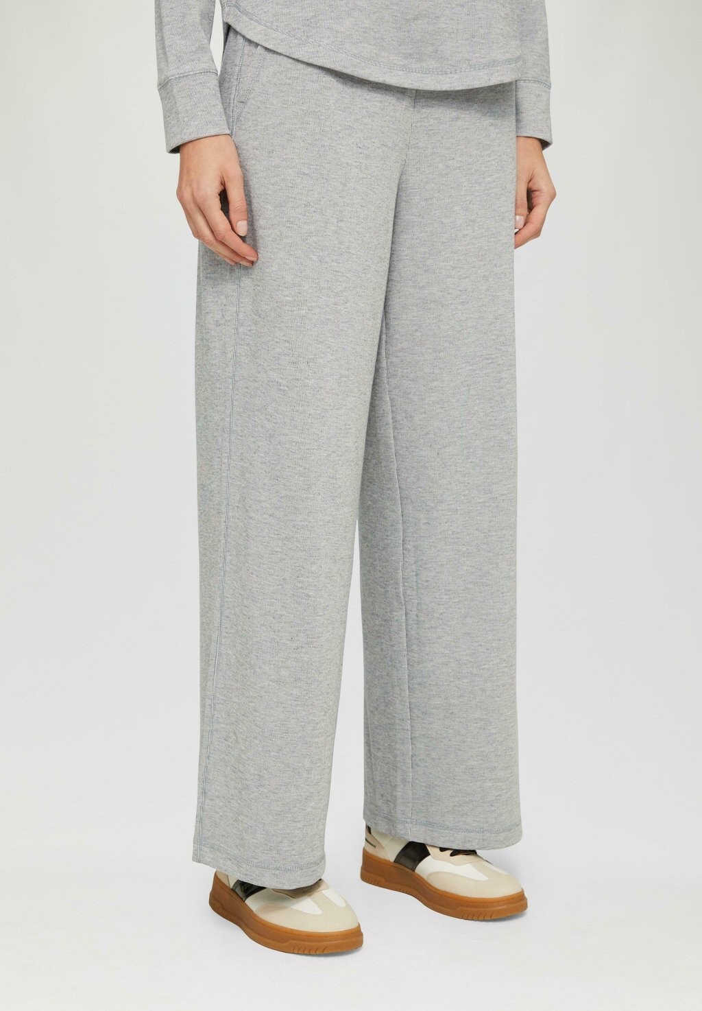 Брюки WEICHE MIT WIDE s.Oliver, темно-серый
Брюки WEICHE MIT WIDE s.Oliver, темно-серый