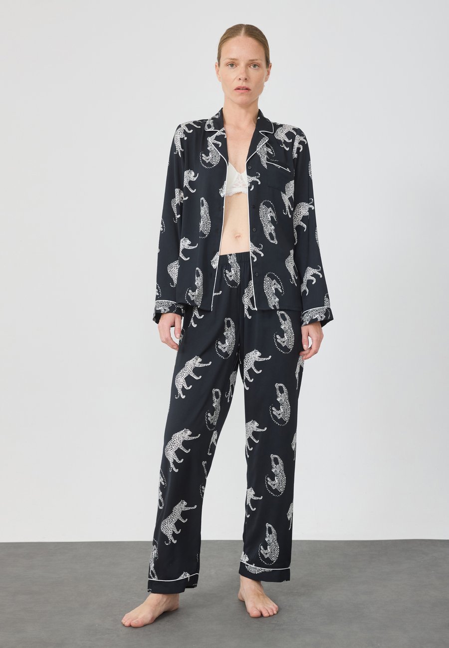 Пижамный комплект Anna Field SET, Black
Пижамный комплект Anna Field SET, Black