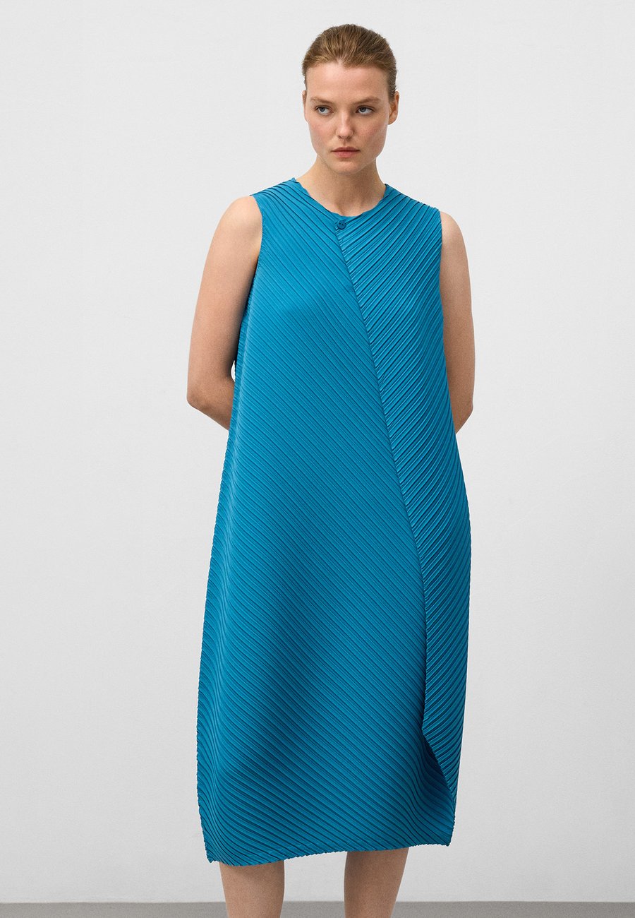 Платье ADOLFO DOMINGUEZ CRINKLE WITH PLEAT , Blue
Платье ADOLFO DOMINGUEZ CRINKLE WITH PLEAT , Blue