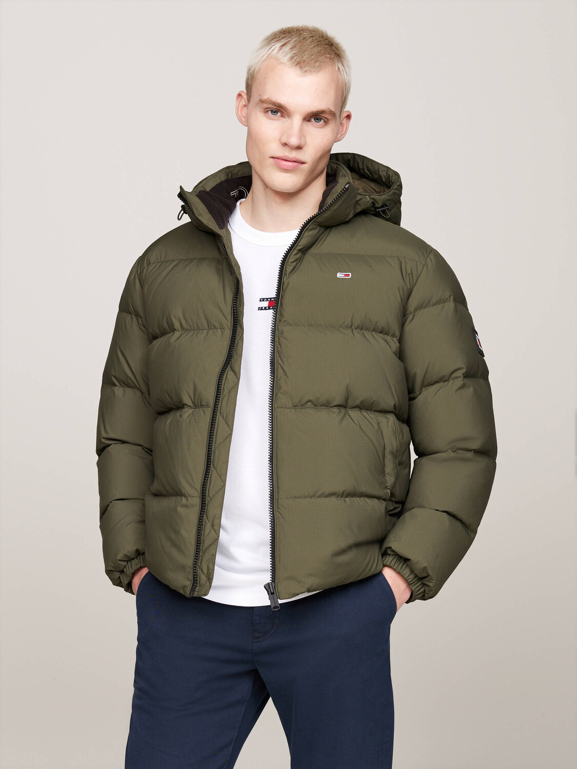Куртка Tommy Jeans Regular Fit, оливково-зеленый
Куртка Tommy Jeans Regular Fit, оливково-зеленый