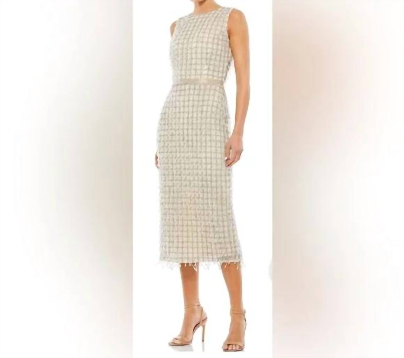 Бесплечее мини-платье с высоким воротником и бисером в оттенке нюд Mac Duggal, Nude
Бесплечее мини-платье с высоким воротником и бисером в оттенке нюд Mac Duggal, Nude