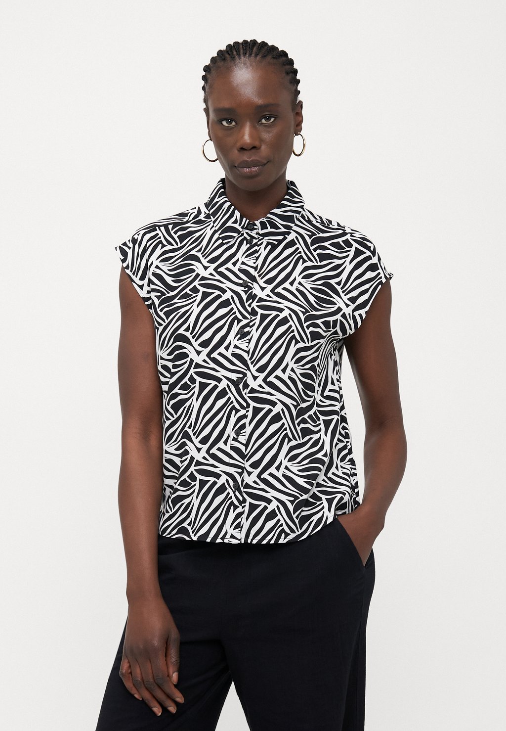 Блузка на пуговицах ONLNOVA LIFE VIS CLAY SHIRT ONLY Tall, черный
Блузка на пуговицах ONLNOVA LIFE VIS CLAY SHIRT ONLY Tall, черный