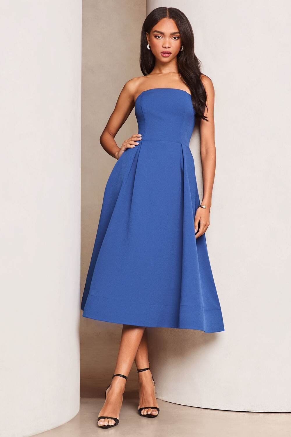 Платье бандо без бретелек миди кроя премиум класса Lipsy, синий
Платье бандо без бретелек миди кроя премиум класса Lipsy, синий