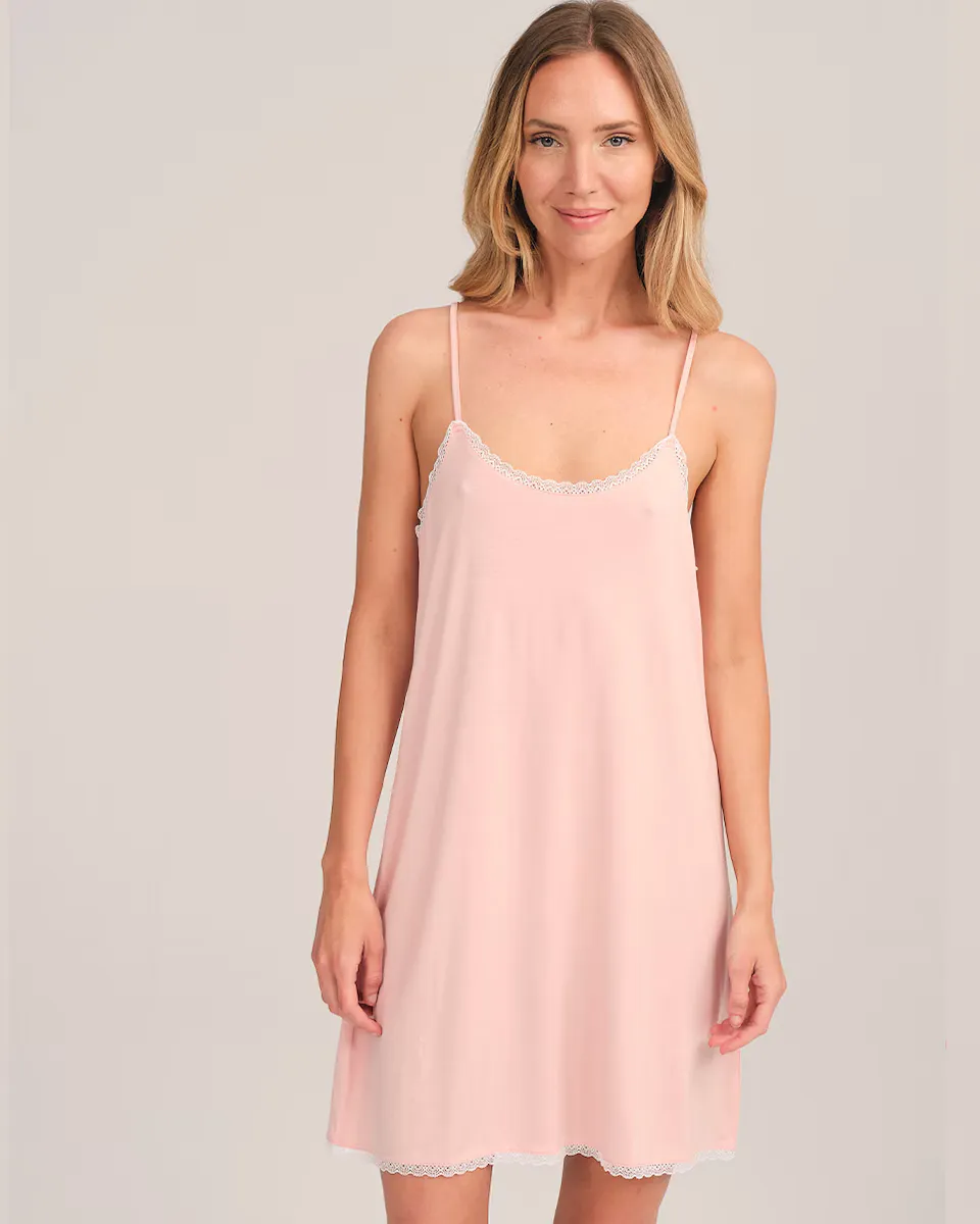 Розовая ночная рубашка с кружевом и тонкими бретелями J&J Brothers, цвет Rosa
Розовая ночная рубашка с кружевом и тонкими бретелями J&J Brothers, цвет Rosa