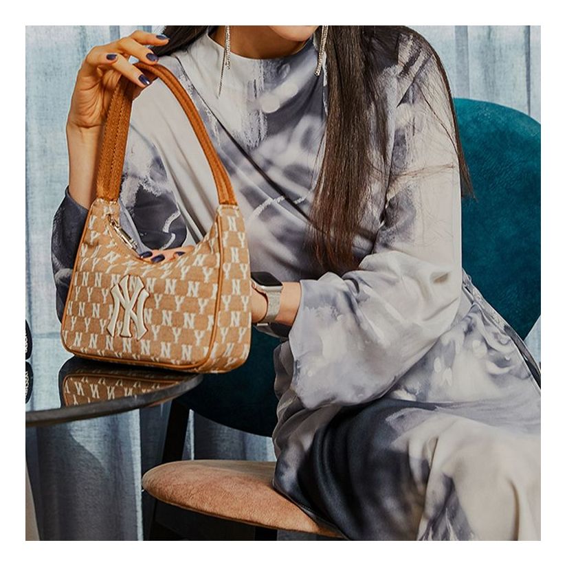 Сумка MLB Monogram Retro Full Print Series NY New York Yankees Khaki
Сумка MLB Monogram Retro Full Print Series NY New York Yankees Khaki