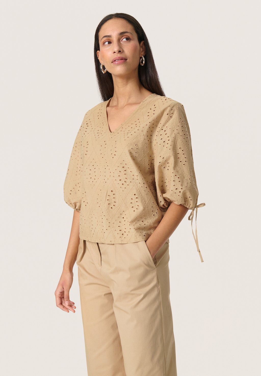 Блуза JOELLA Soaked in Luxury, бежевый
Блуза JOELLA Soaked in Luxury, бежевый