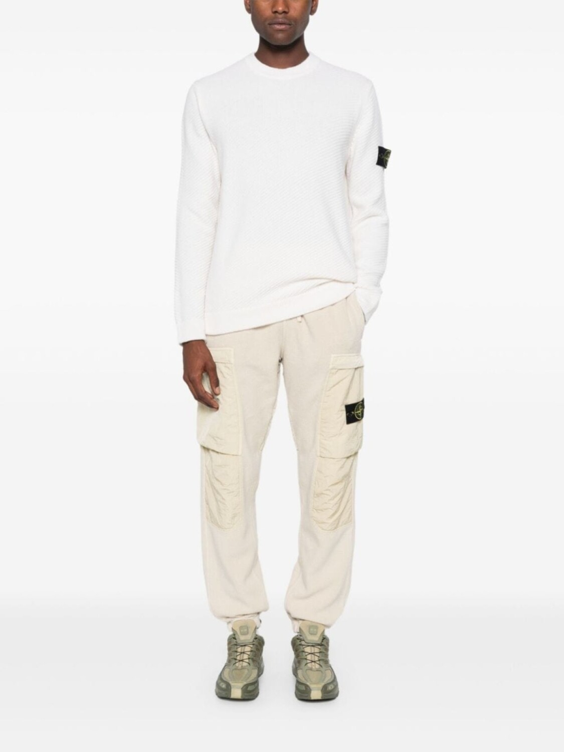 Stone Island спортивные штаны с значком компаса, нейтральный цвет
Stone Island спортивные штаны с значком компаса, нейтральный цвет