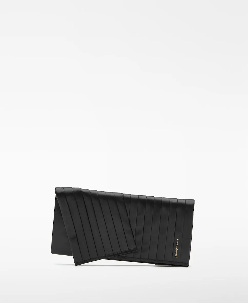 Женская кожаная сумка макси Adolfo Dominguez, черный
Женская кожаная сумка макси Adolfo Dominguez, черный