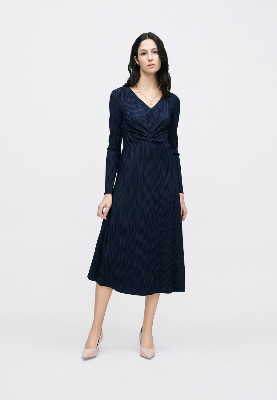 Платье Anna Field Cocktail dress / Party dress, Navy Blazer /Dark Blue
Платье Anna Field Cocktail dress / Party dress, Navy Blazer /Dark Blue