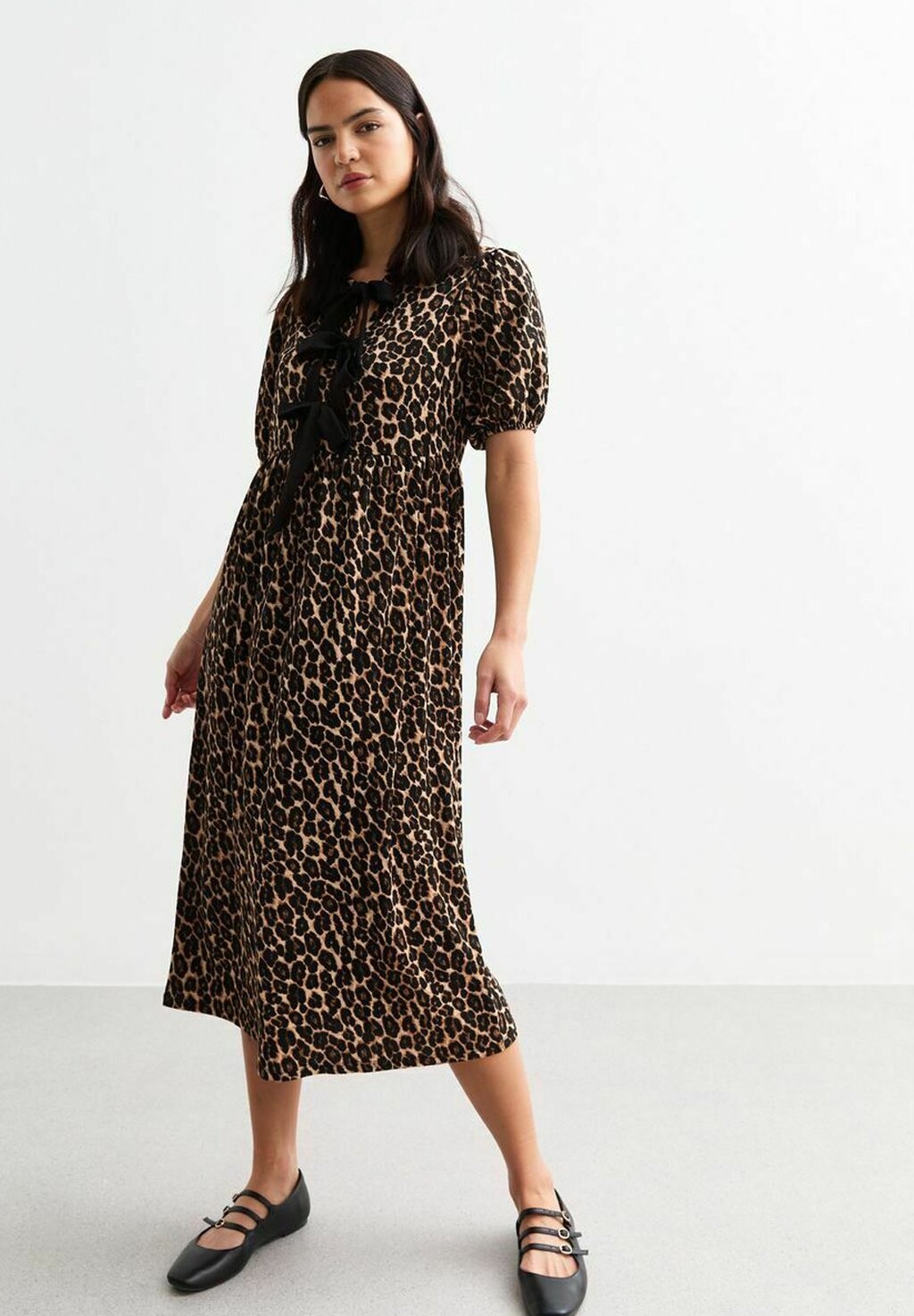 Повседневное платье LEOPARD PRINT TIE PUFF SLEEVE CRINKLED MIDI New Look, коричневый
Повседневное платье LEOPARD PRINT TIE PUFF SLEEVE CRINKLED MIDI New Look, коричневый