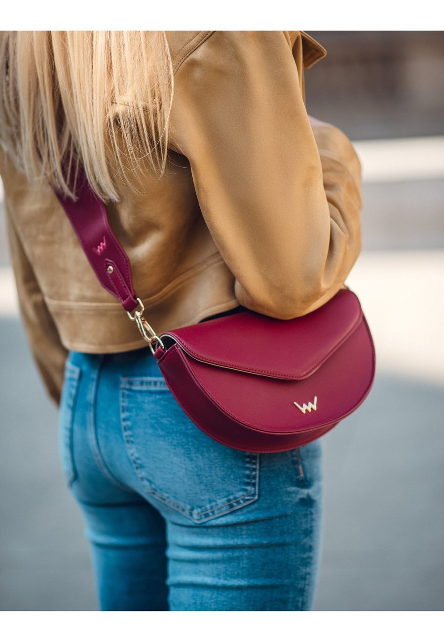 Сумка кросс-боди VUCH TRICIA, Wine Red/Bordeaux
Сумка кросс-боди VUCH TRICIA, Wine Red/Bordeaux