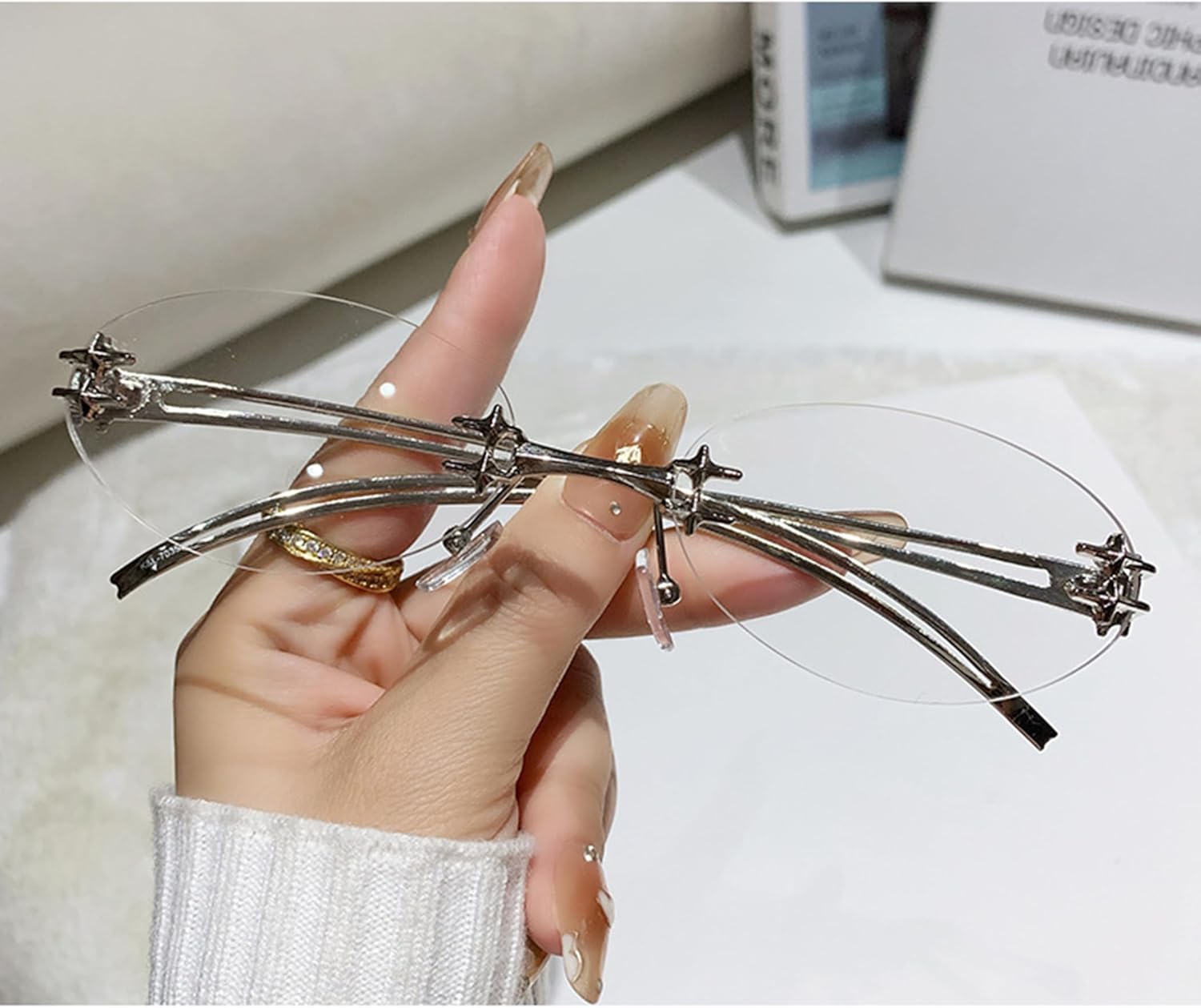 bullabulling Модные овальные солнцезащитные очки без оправы для женщин, модель Y2k, маленькие солнцезащитные очки с защитой от УФ-излучения UV400, металлические линзы со звездой (серебристые/прозрачные), Silver/Clear
bullabulling Модные овальные солнцезащитные очки без оправы для женщин, модель Y2k, маленькие солнцезащитные очки с защитой от УФ-излучения UV400, металлические линзы со звездой (серебристые/прозрачные), Silver/Clear