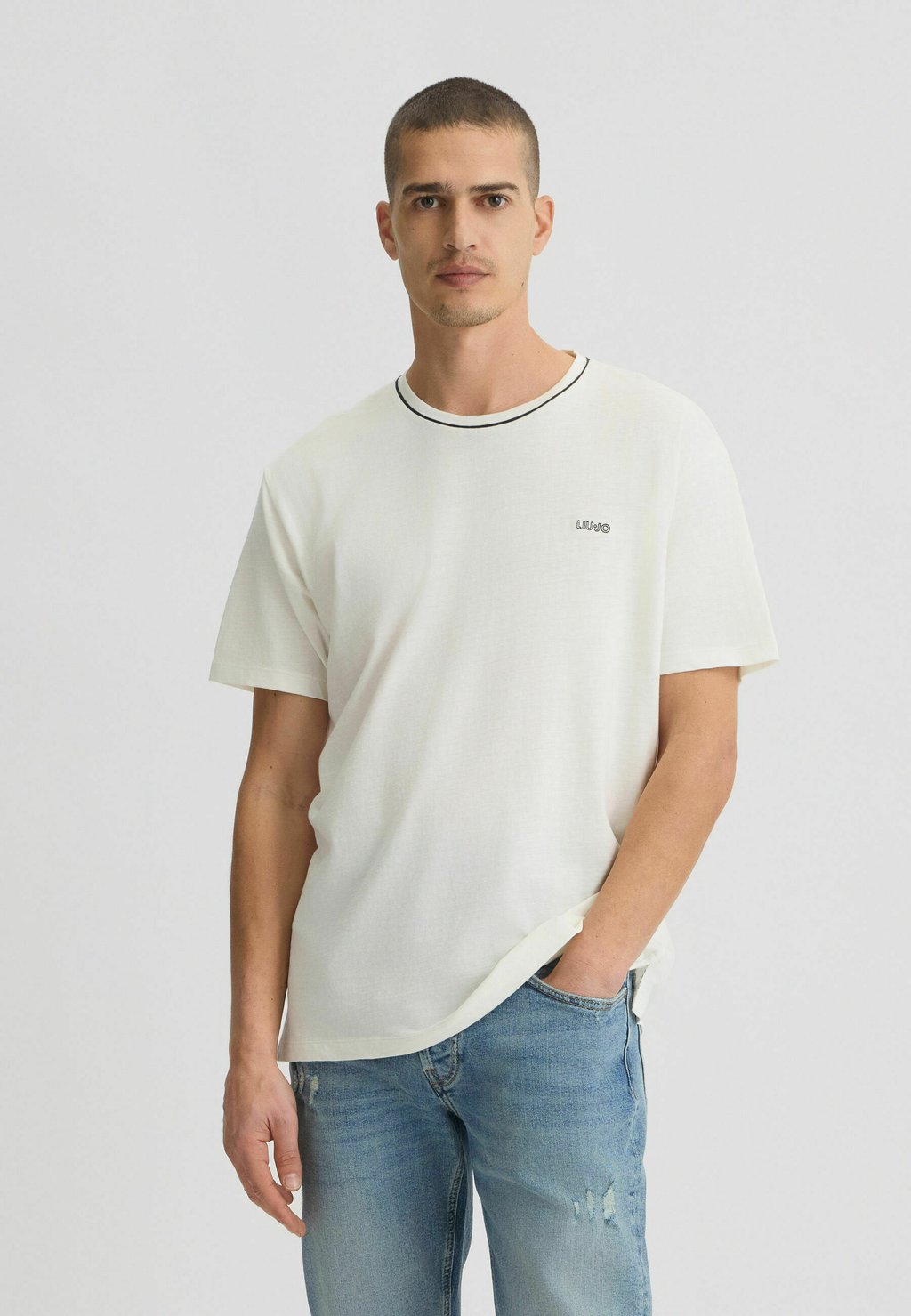 Базовая футболка LIU JO, белый
Базовая футболка LIU JO, белый