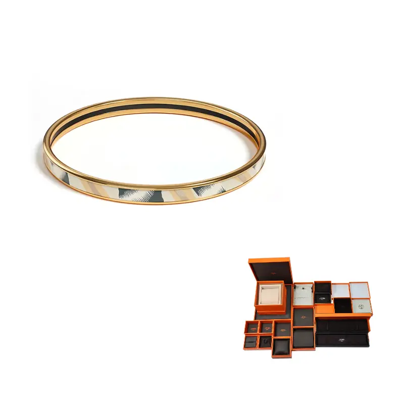 HERMES Эмалевый браслет Carre Unisex Gold
HERMES Эмалевый браслет Carre Unisex Gold