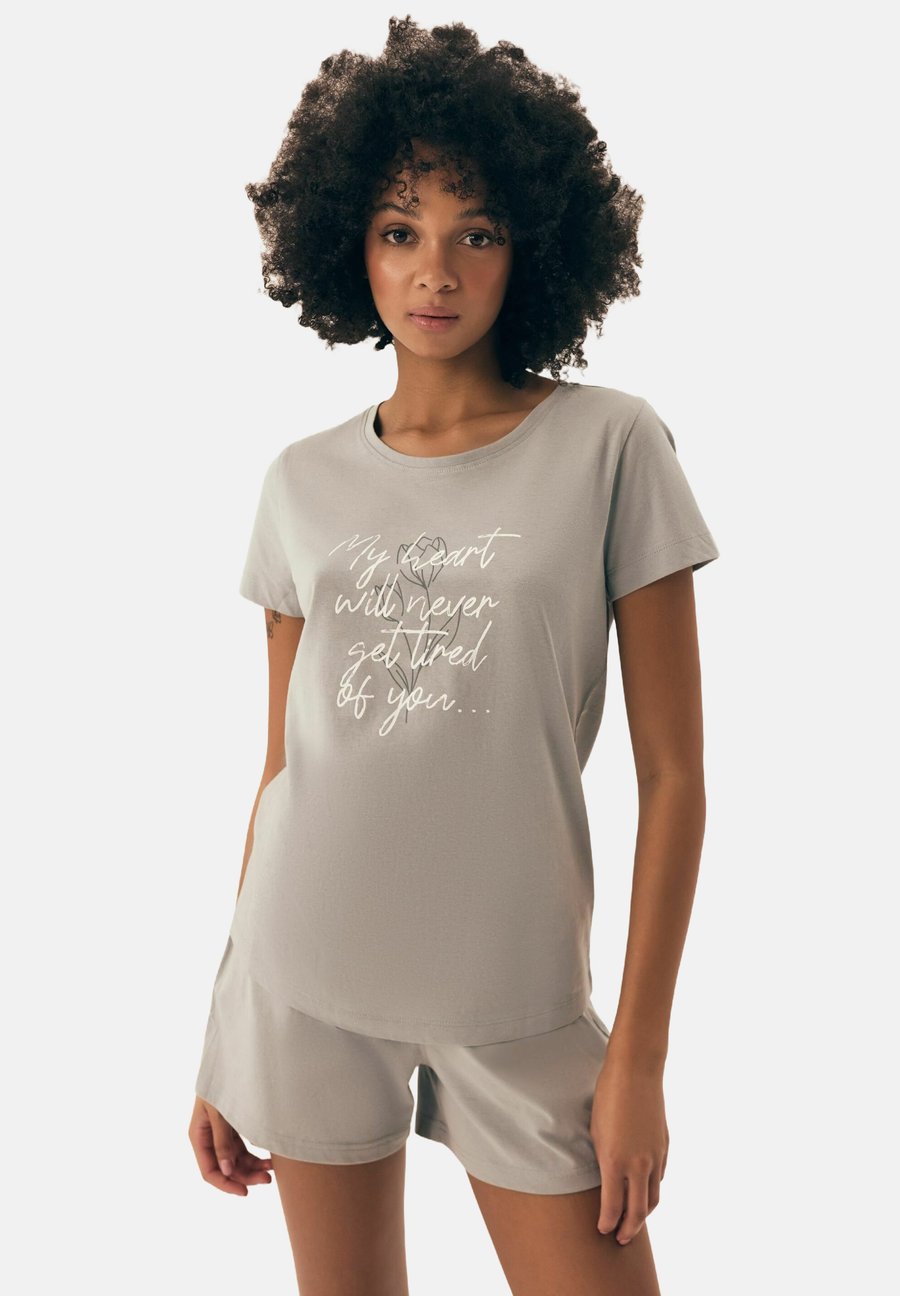 Пижамный комплект Henderson NATURALEZA, Pale Green/Khaki
Пижамный комплект Henderson NATURALEZA, Pale Green/Khaki